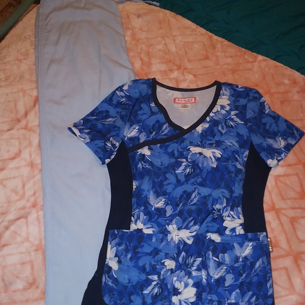 Xtra Small Scrub Set - Picture 4 of 5